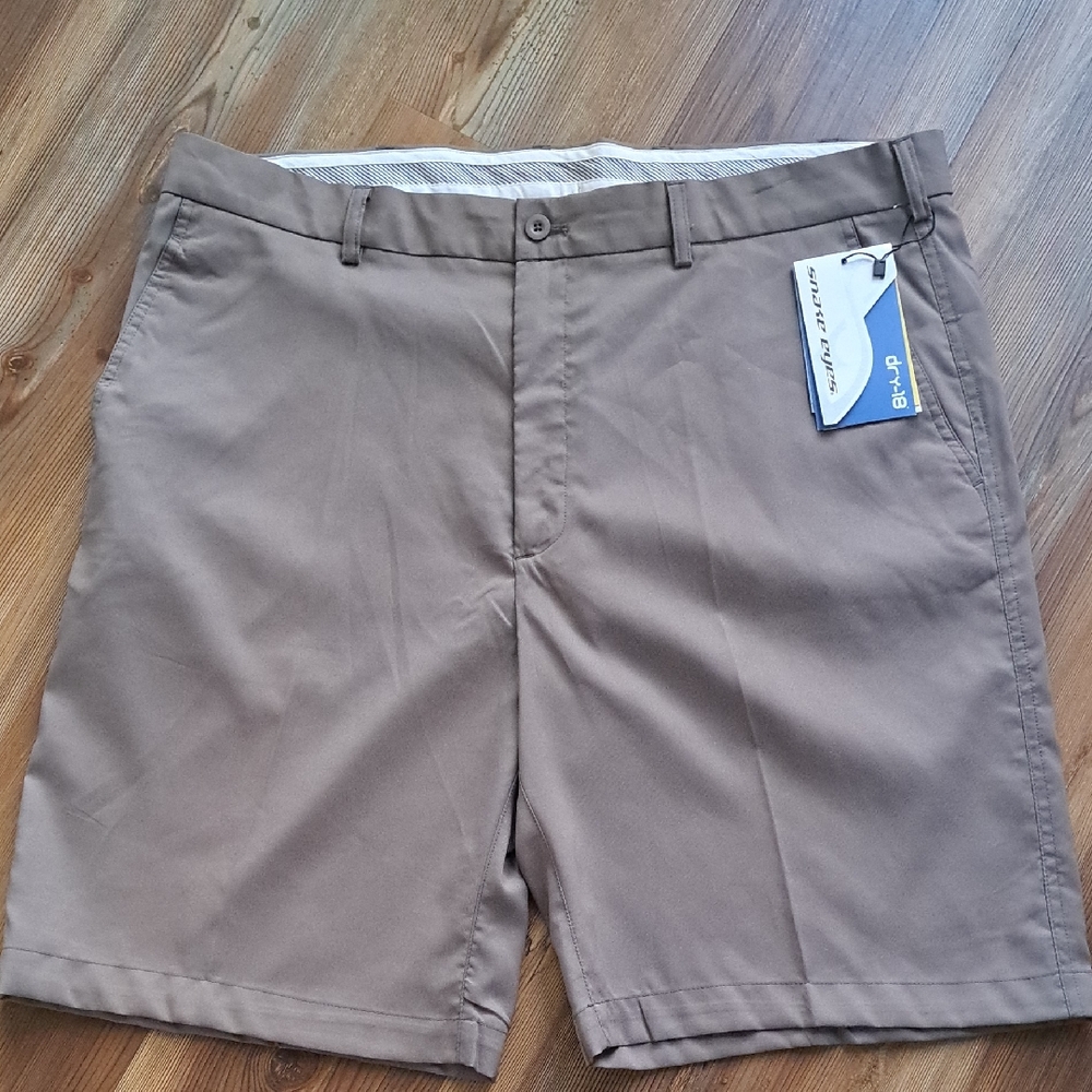 NWT SNAKE EYES Dry-18  Front Flat Mens Shorts. Sz 40. Light Brown